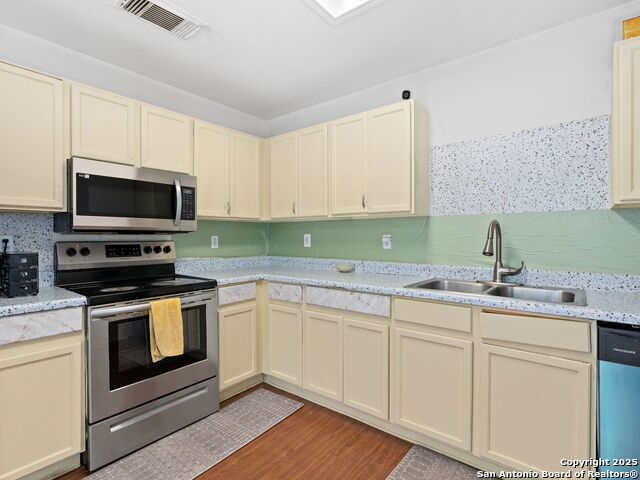 Image 9 of 28 For 2 Fannin Post