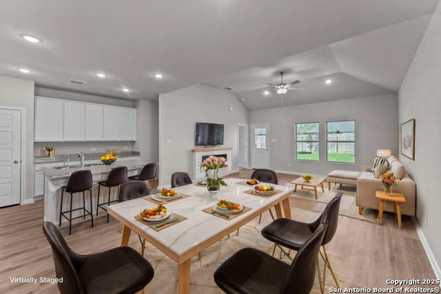 Listing photo id 4 for 6235 Persimmon Lake