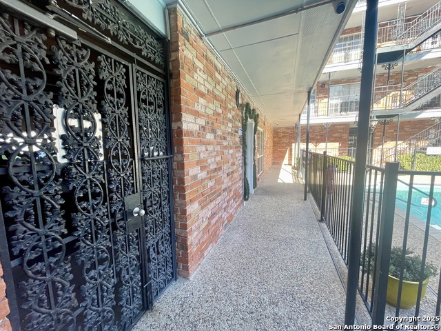 Image 11 of 22 For 8401 New Braunfels N 120a & 121