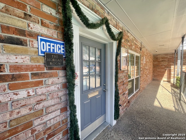 Image 12 of 22 For 8401 New Braunfels N 120a & 121