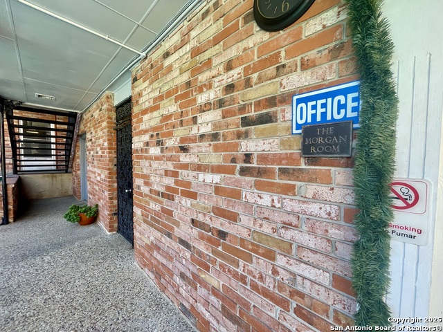 Image 13 of 22 For 8401 New Braunfels N 120a & 121