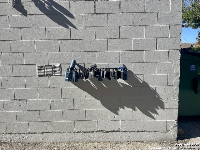 Image 16 of 22 For 8401 New Braunfels N 120a & 121