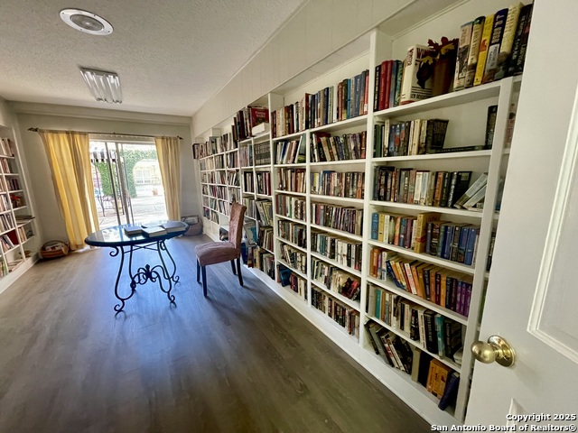 Image 18 of 22 For 8401 New Braunfels N 120a & 121