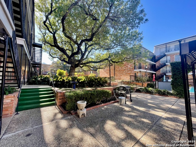 Image 19 of 22 For 8401 New Braunfels N 120a & 121