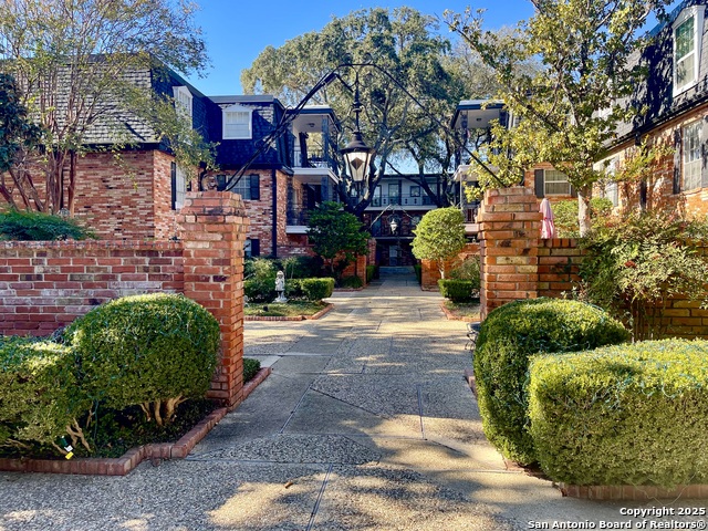 Image 21 of 22 For 8401 New Braunfels N 120a & 121