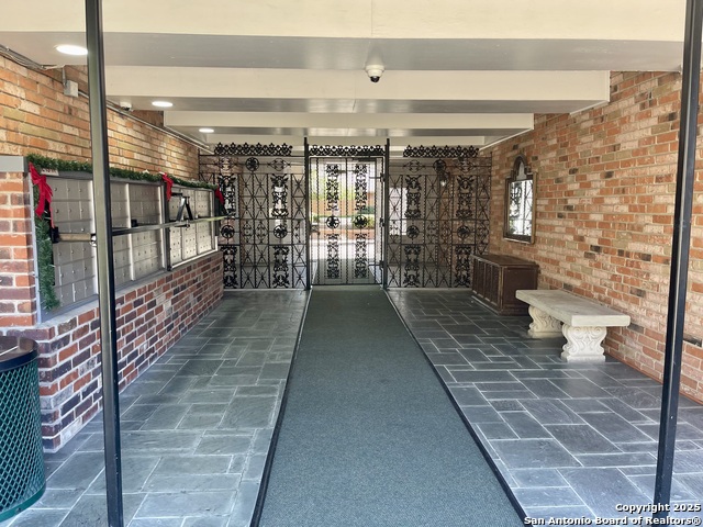 Image 3 of 22 For 8401 New Braunfels N 120a & 121