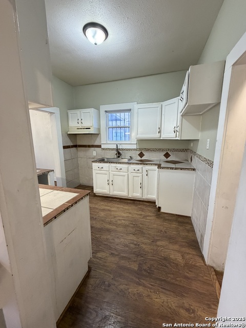 Listing photo id 8 for 702 Patton  