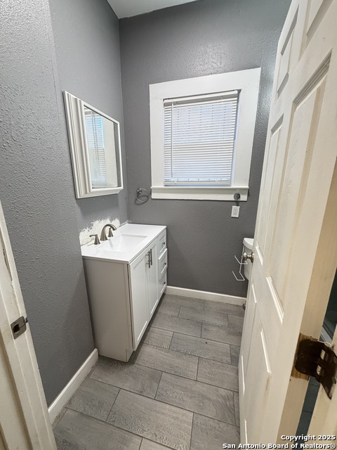 Listing photo id 11 for 702 Patton  