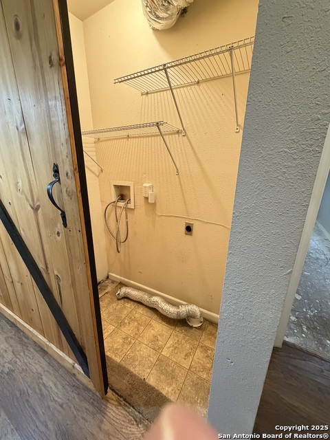 Listing photo id 15 for 702 Patton  