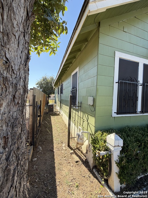 Listing photo id 2 for 702 Patton  