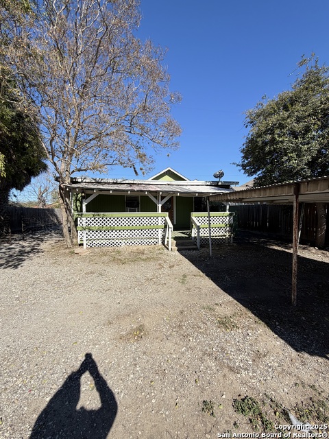 Listing photo id 3 for 702 Patton  