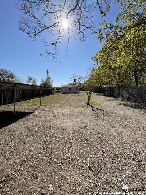 Listing photo id 4 for 702 Patton  