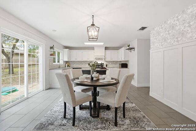 Image 11 of 36 For 16415 Hillview Pass Dr