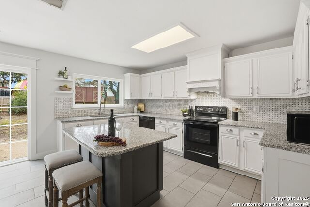 Image 12 of 36 For 16415 Hillview Pass Dr