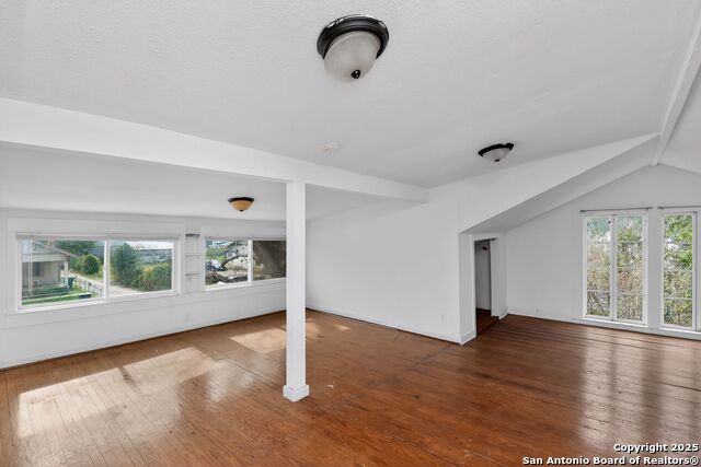 Image 10 of 20 For 325 Jennings