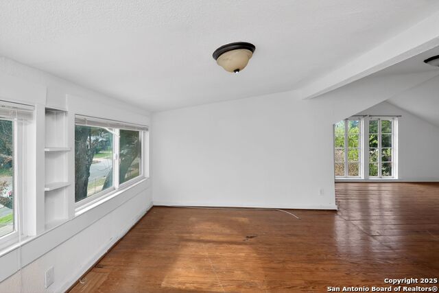 Image 11 of 20 For 325 Jennings