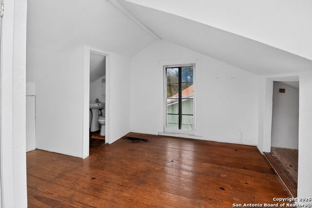 Image 13 of 20 For 325 Jennings