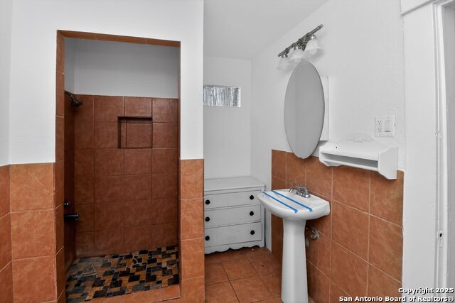 Image 14 of 20 For 325 Jennings