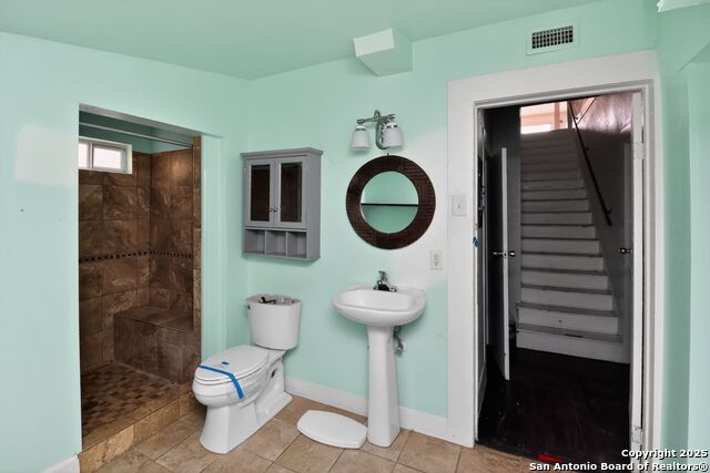 Image 18 of 20 For 325 Jennings