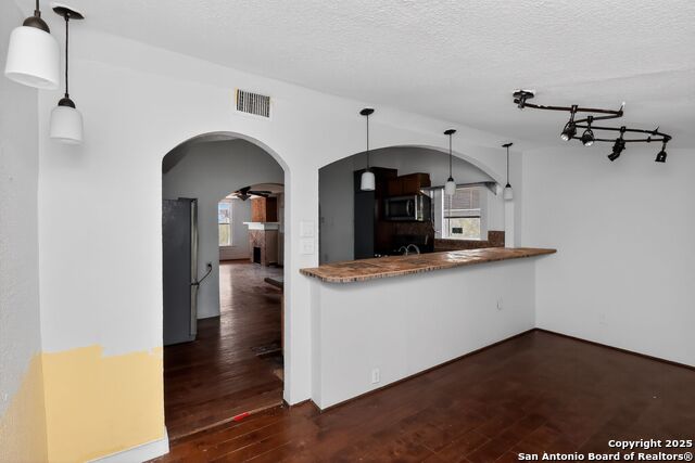 Image 8 of 20 For 325 Jennings