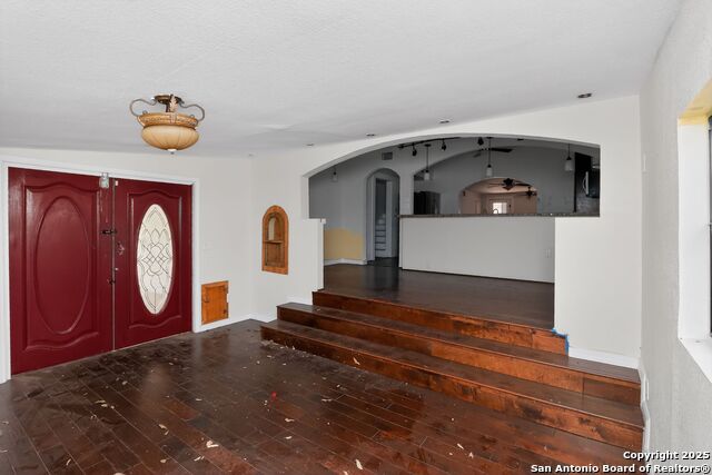 Image 9 of 20 For 325 Jennings