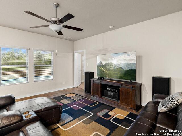 Listing photo id 8 for 6814 Emerald Valley