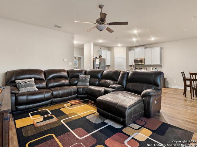 Listing photo id 6 for 6814 Emerald Valley