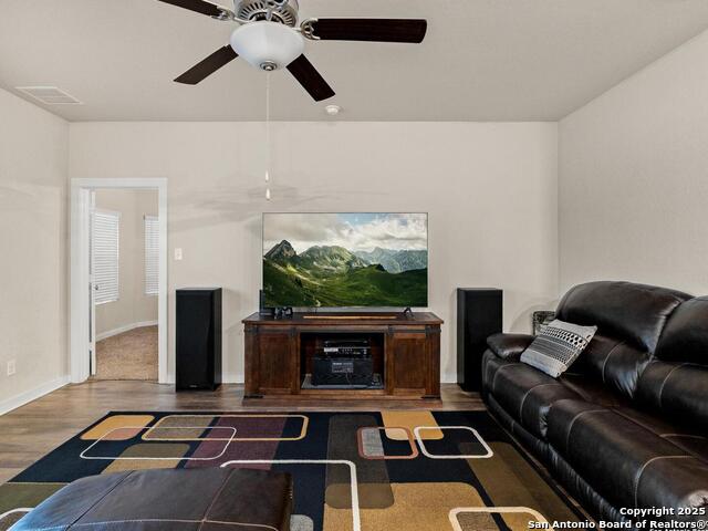 Listing photo id 7 for 6814 Emerald Valley