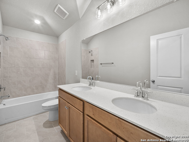 Listing photo id 9 for 15583 Jake Crossing