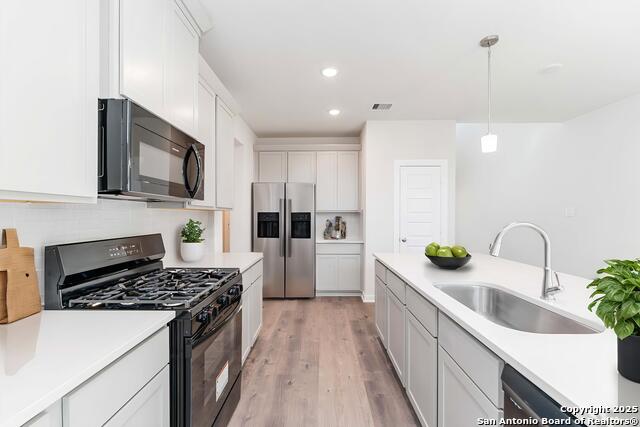 Listing photo id 0 for 8553 Merlin Cove