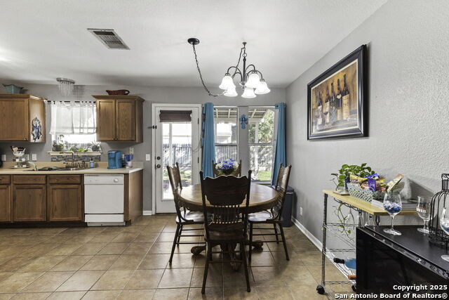 Image 6 of 19 For 321 Zebra Dr