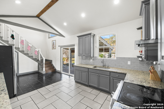 Image 11 of 51 For 23019 Hilltop Peaks