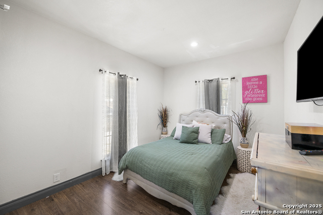 Image 20 of 51 For 23019 Hilltop Peaks