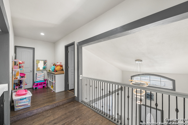 Image 24 of 51 For 23019 Hilltop Peaks