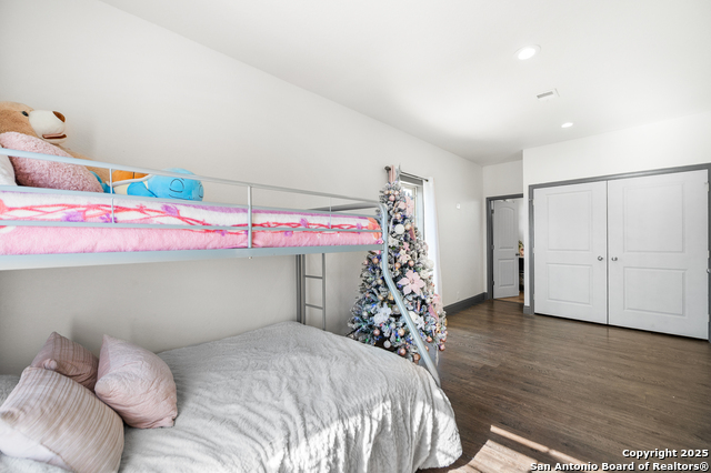 Image 27 of 51 For 23019 Hilltop Peaks