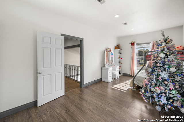 Image 30 of 51 For 23019 Hilltop Peaks