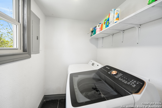 Image 31 of 51 For 23019 Hilltop Peaks