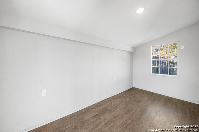 Image 40 of 51 For 23019 Hilltop Peaks