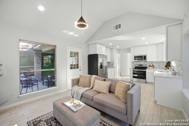 Image 14 of 32 For 8911 Park Vista