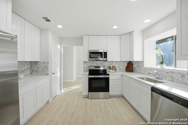 Image 16 of 32 For 8911 Park Vista