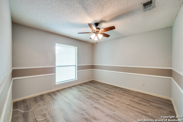 Image 17 of 25 For 15410 Circle Path St