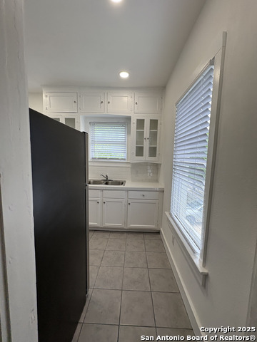 Image 10 of 26 For 805 Summit Ave W 4