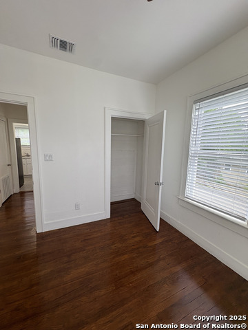 Image 15 of 26 For 805 Summit Ave W 4