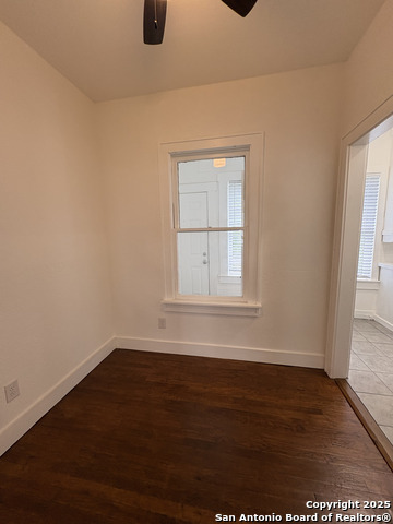 Image 16 of 26 For 805 Summit Ave W 4