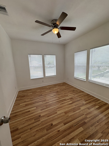 Image 18 of 26 For 805 Summit Ave W 4