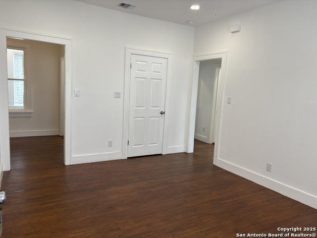 Image 19 of 26 For 805 Summit Ave W 4