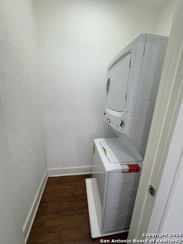 Image 20 of 26 For 805 Summit Ave W 4