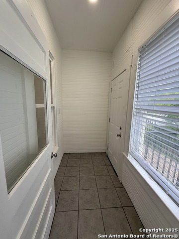 Image 21 of 26 For 805 Summit Ave W 4