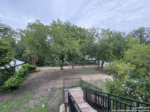 Image 22 of 26 For 805 Summit Ave W 4