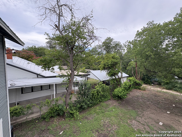 Image 25 of 26 For 805 Summit Ave W 4